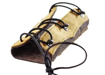 Крага на шнуровке бежевая (комбинированная замша)